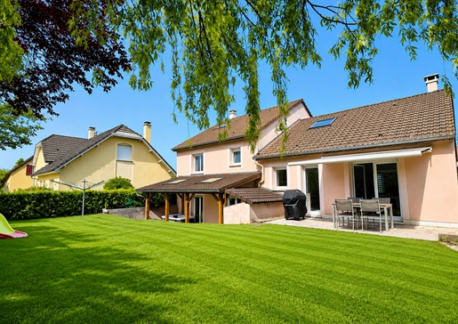 Maison 8 pièces 165 m² · à Velaine-en-Haye · 165 m² · 423 000 €
