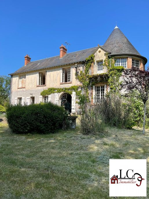 Maison 8 pièces 230 m² · à Guilly · 230 m² · 1 881 000 €