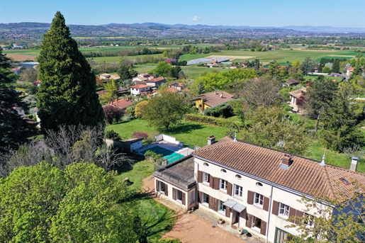 Maison 9 pièces 174 m² · à Chasselay · 174 m² · 1 490 000 €