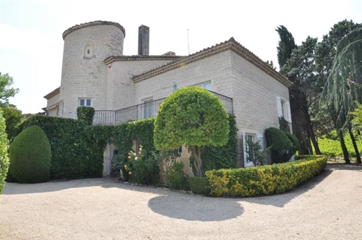 10 pièces 522 m² · à Saint-Sauveur-de-Cruzières · 522 m² · 889 000 €