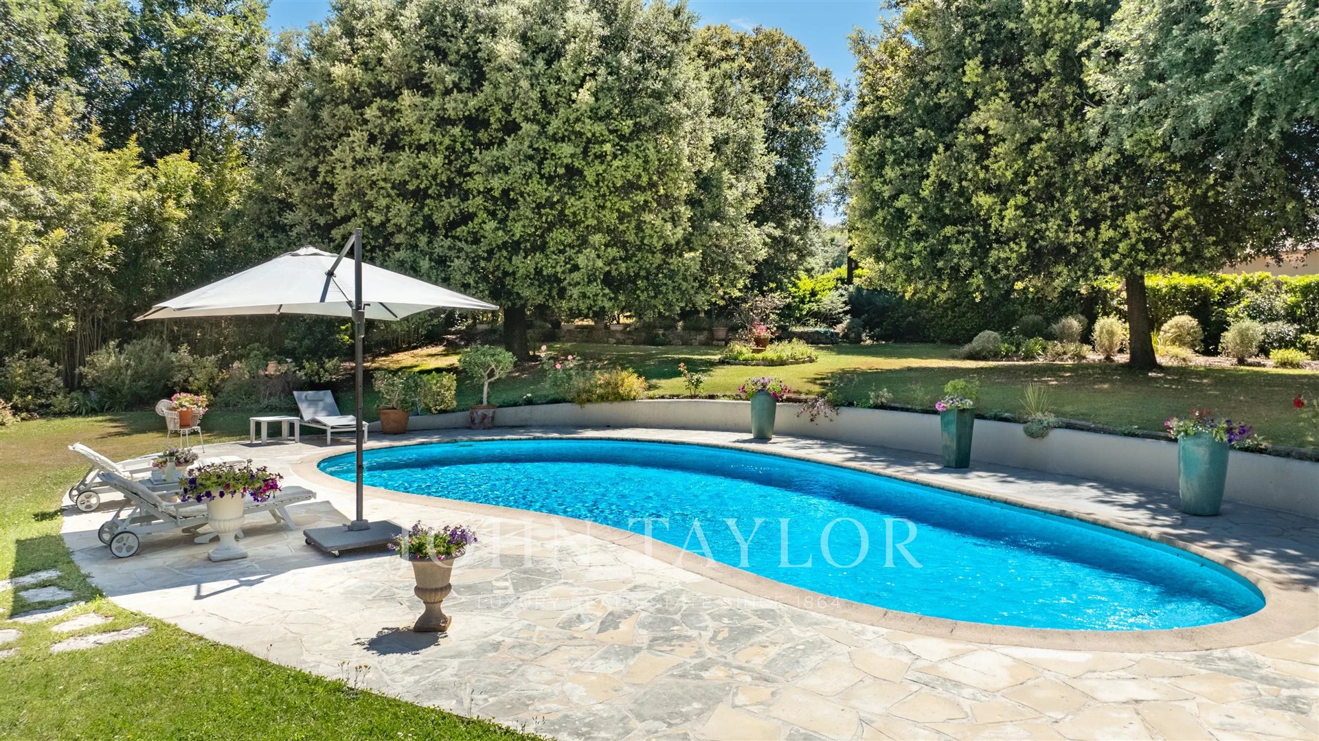 Maison à vendre, 337m², Le Rouret