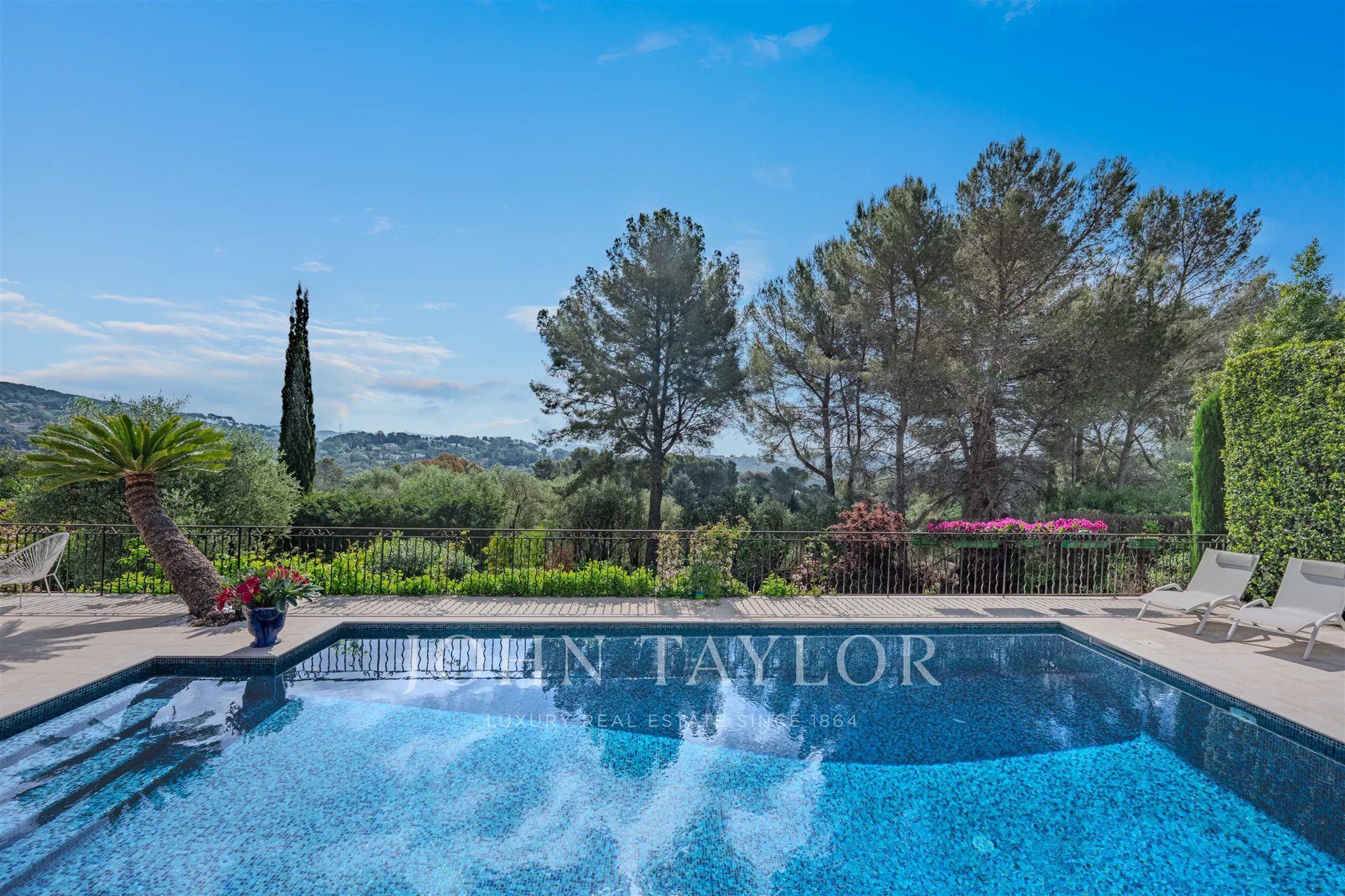 Maison à vendre, 322m², La Roquette-sur-Siagne