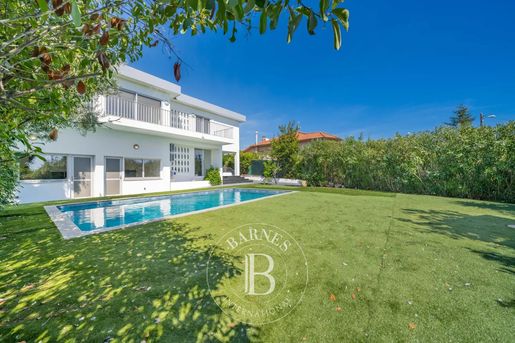 Maison 8 pièces 340 m² · à Saint-Laurent-du-Var · 340 m² · 1 790 000 €