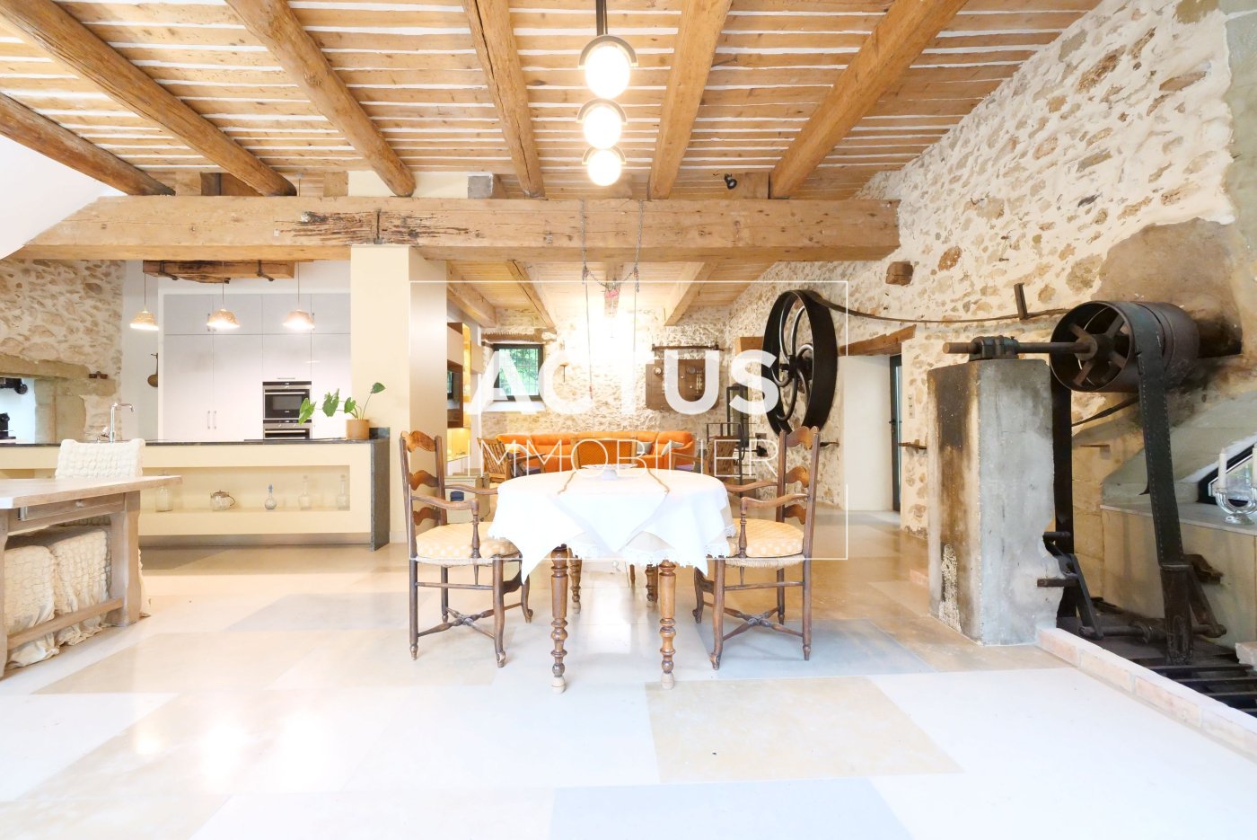 Maison à vendre, 240m², Eyguières