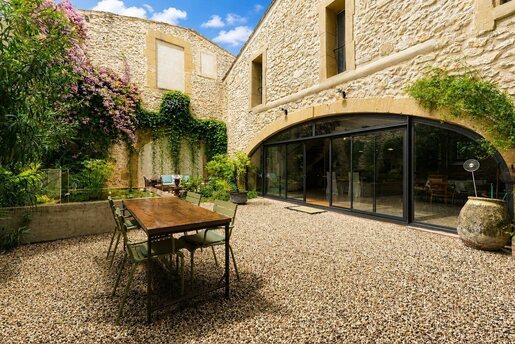 Maison 8 pièces 240 m² · à Eyguières · 240 m² · 750 000 €