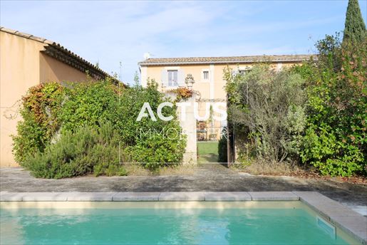 Maison 7 pièces 202 m² · à Eygalières · 202 m² · 990 000 €