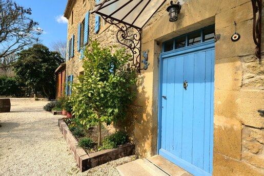 Maison 8 pièces 232 m² · à Cornillon-Confoux · 232 m² · 860 000 €