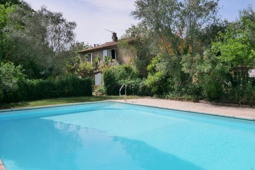 Maison 10 pièces 408 m² · à Lamanon · 408 m² · 990 000 €