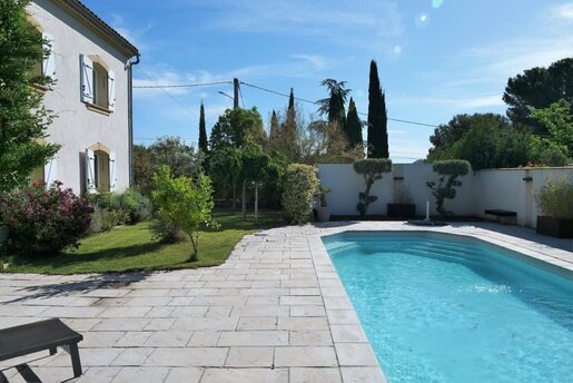 Maison 10 pièces 227 m² · à Lamanon · 227 m² · 730 000 €