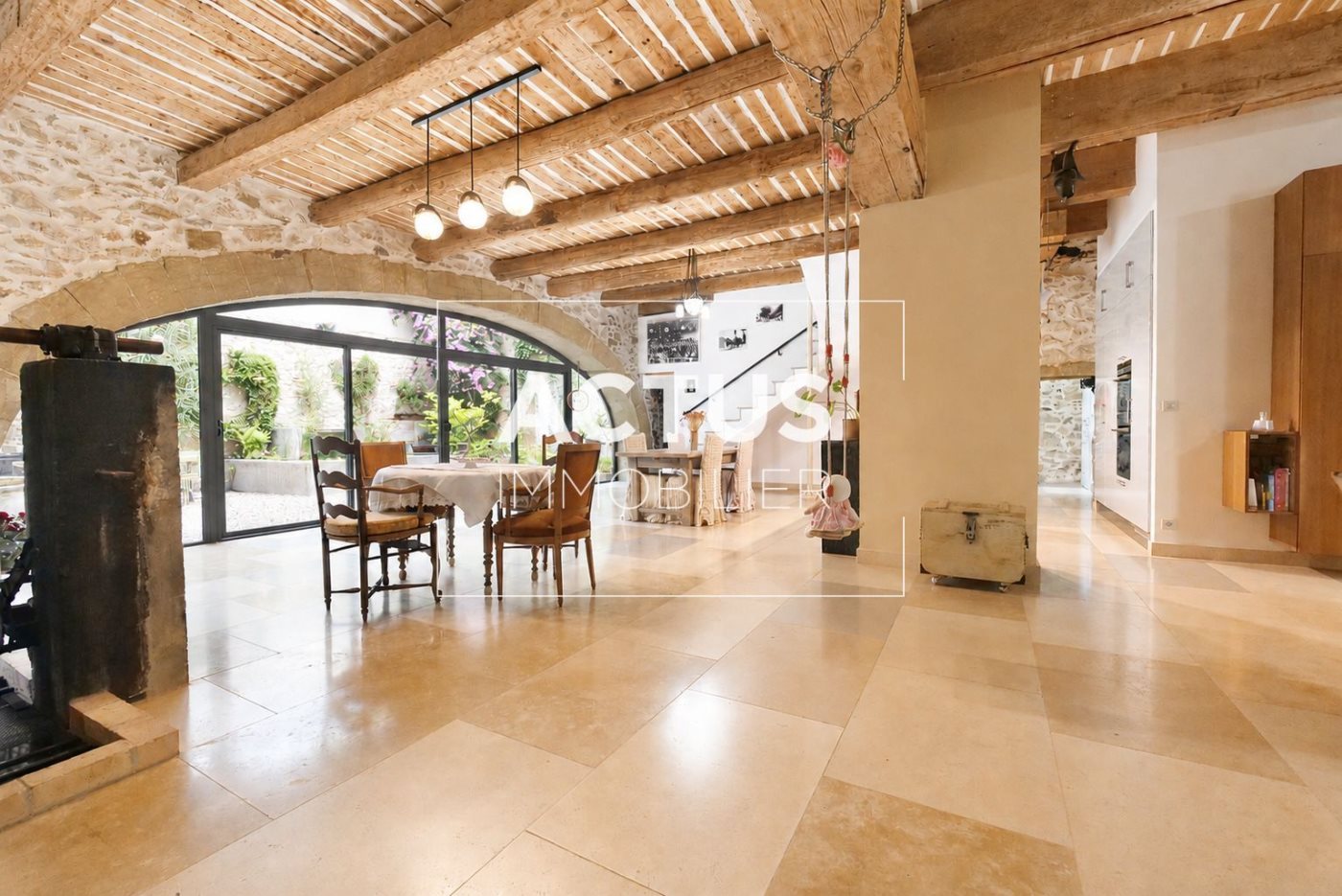 Maison à vendre, 240m², Eyguières