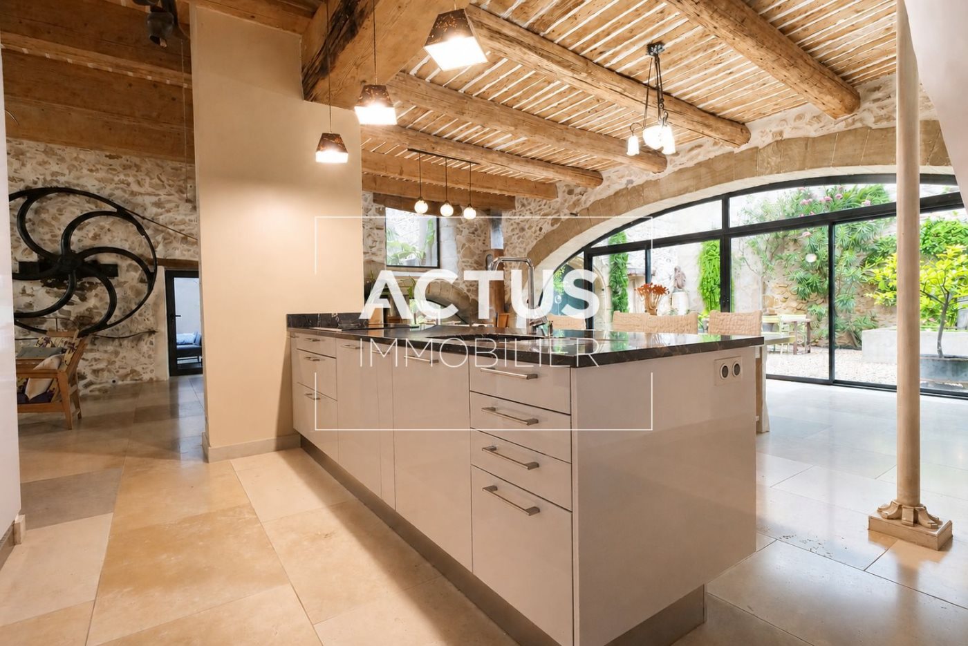 Maison à vendre, 240m², Eyguières