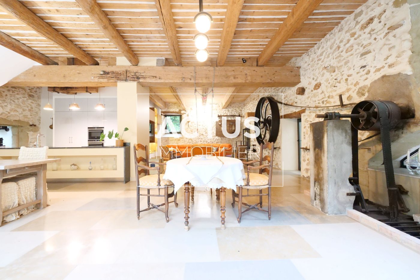 Maison à vendre, 240m², Eyguières