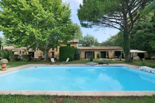 Maison 8 pièces 233 m² · à Grans · 233 m² · 1 150 000 €