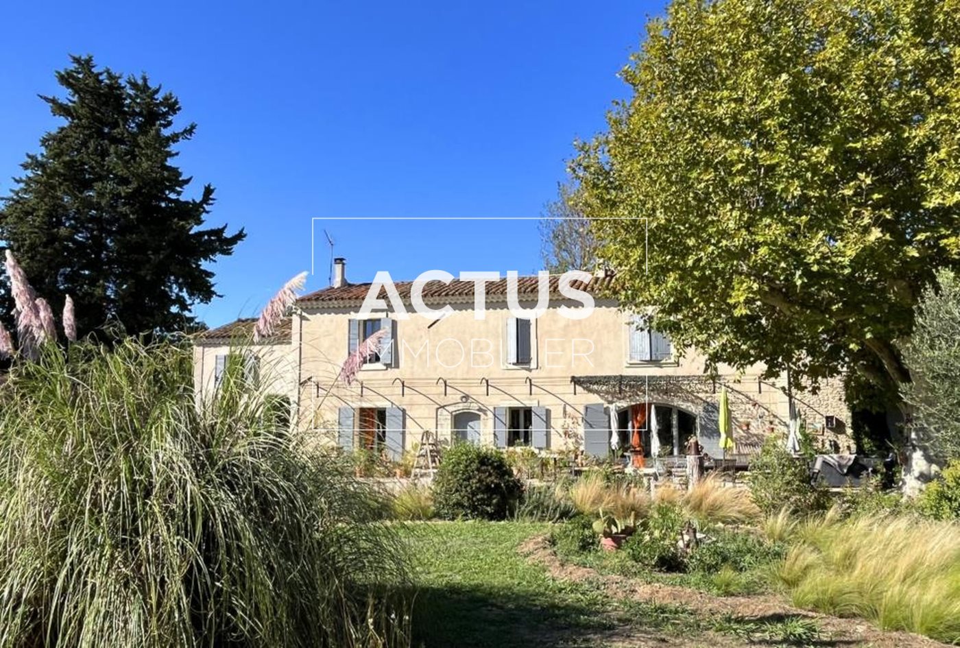 Maison à vendre, 220m², Sénas