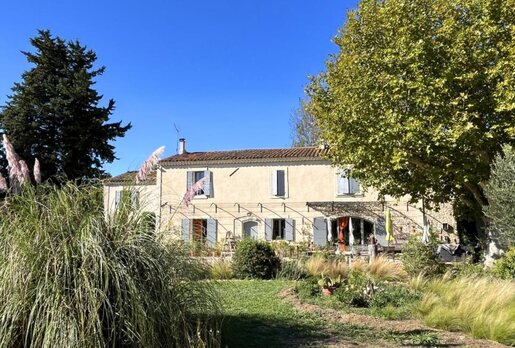 Maison 7 pièces 220 m² · à Sénas · 220 m² · 870 000 €