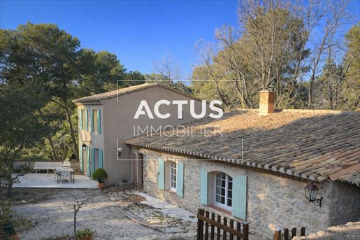 8 pièces 210 m² · à Salon-de-Provence · 210 m² · 840 000 €