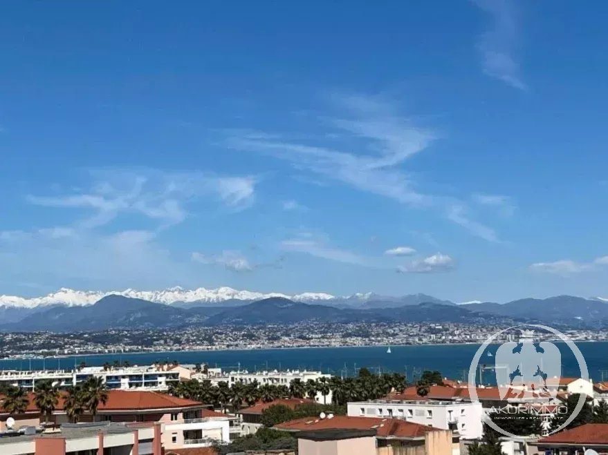 Charming 2-Room Apartment with Sea View in Antibes - Plus