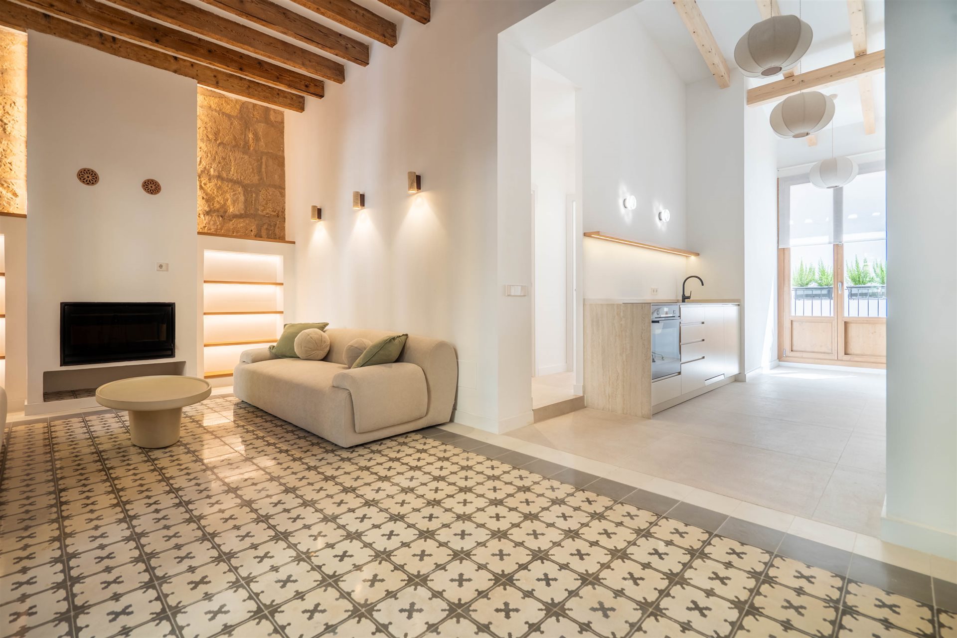 בית ים תיכוני שחודש יפהפה עם טרסה פרטית בפלמה