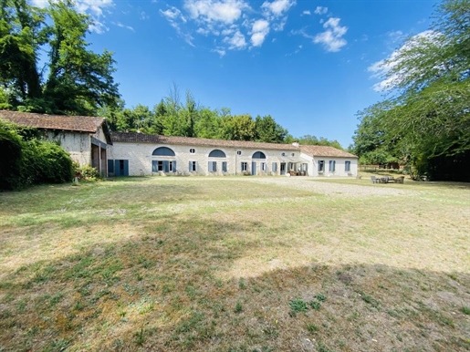 Maison 5 pièces 439 m² · à Barbaste · 439 m² · 570 000 €