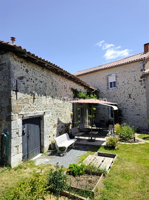 Maison 7 pièces 145 m² · à Rouzède · 145 m² · 249 000 €
