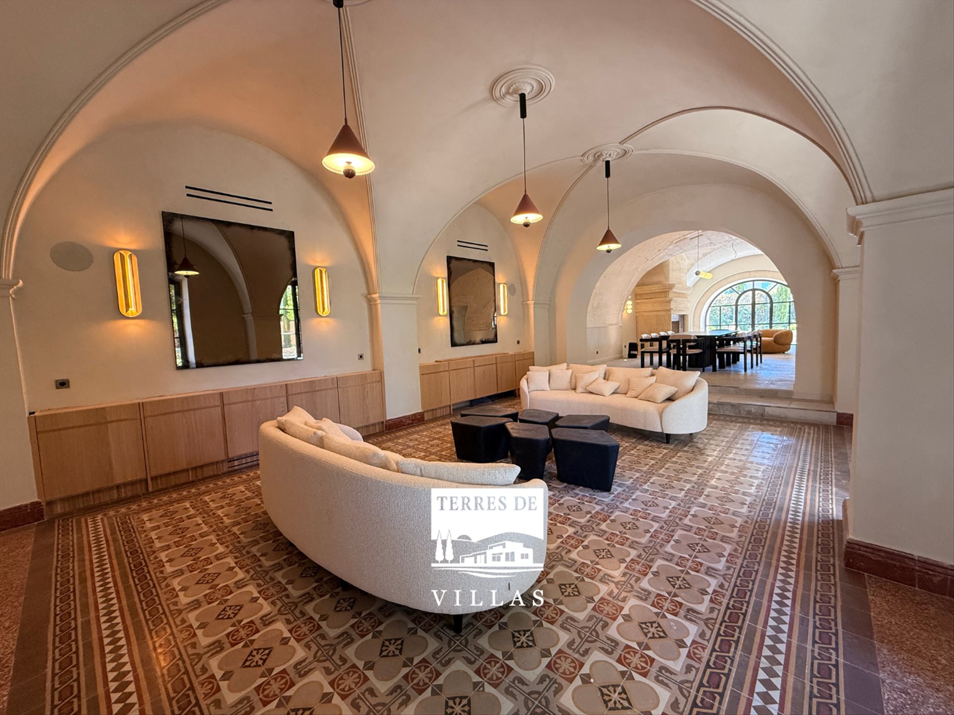 Maison 6 pièces 750 m² · à Mouriès · 750 m² · 4 725 000 €