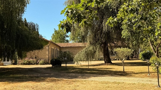 Maison 6 pièces 197 m² · à Vouillé · 197 m² · 474 000 €