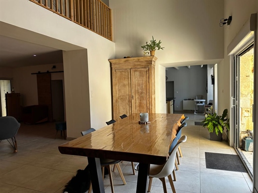 Maison 4 pièces 206 m² · à Pont-l'Abbé-d'Arnoult · 206 m² · 169 900 €