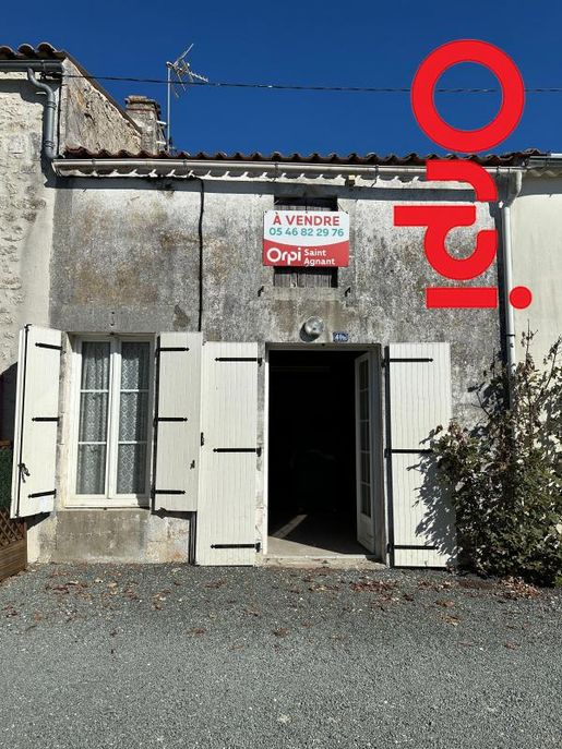 Maison 1 pièce 100 m² · à Saint-Jean-d'Angle · 100 m² · 43 500 €