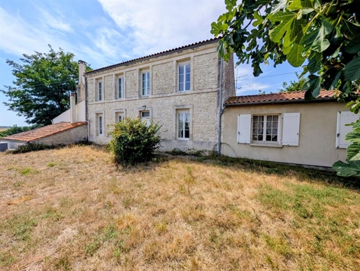 Maison 8 pièces 280 m² · à Saint-Agnant · 280 m² · 399 000 €