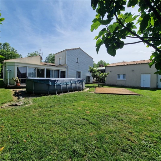 Maison 5 pièces 156 m² · à Saint-Agnant · 156 m² · 299 250 €