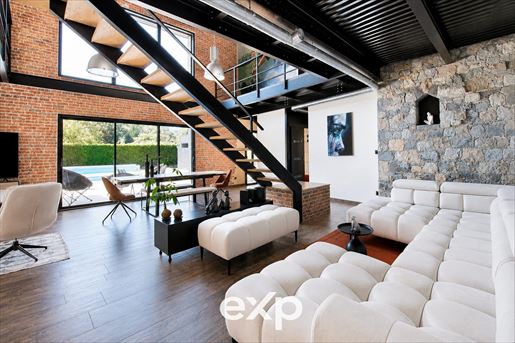 6 pièces 235 m² · à Chapareillan · 235 m² · 698 000 €