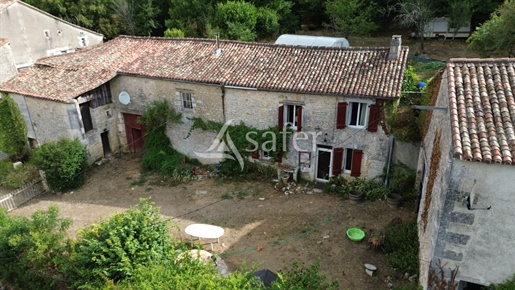 Maison 217 m² · à Montbron · 217 m² · 150 000 €