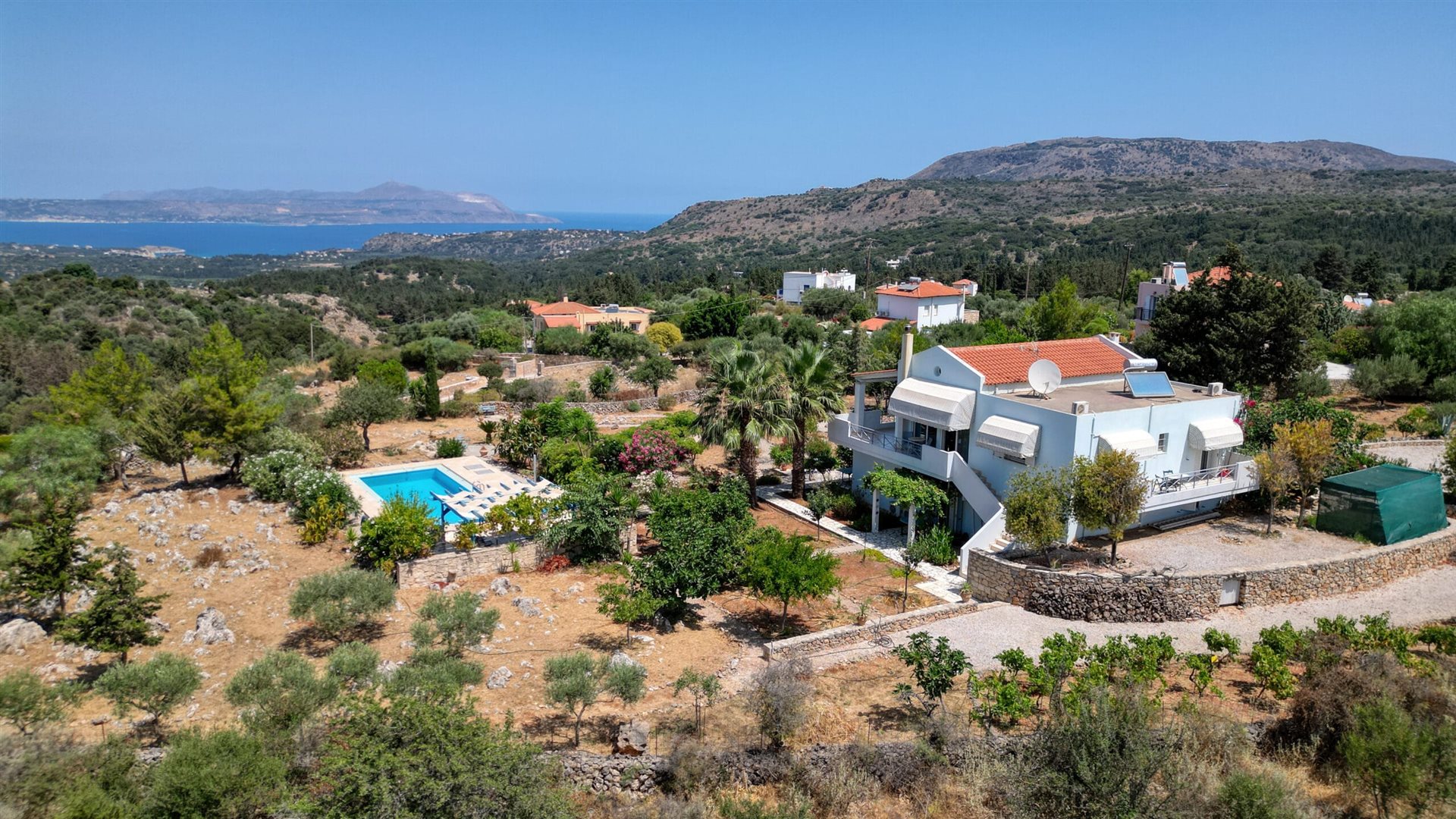 Villa i den kretensiske landsby med åbent hav- og bjergudsigt