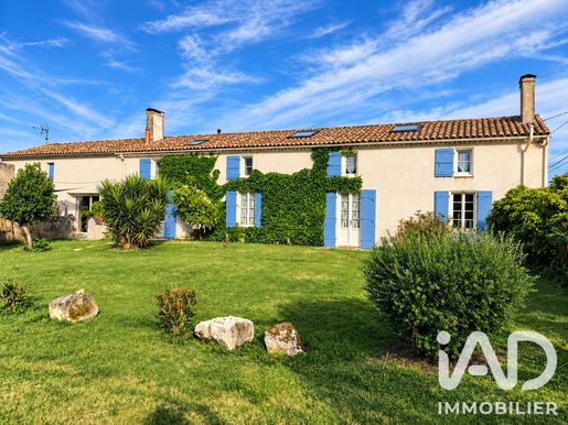 Maison 12 pièces 307 m² · à Bégadan · 307 m² · 395 000 €