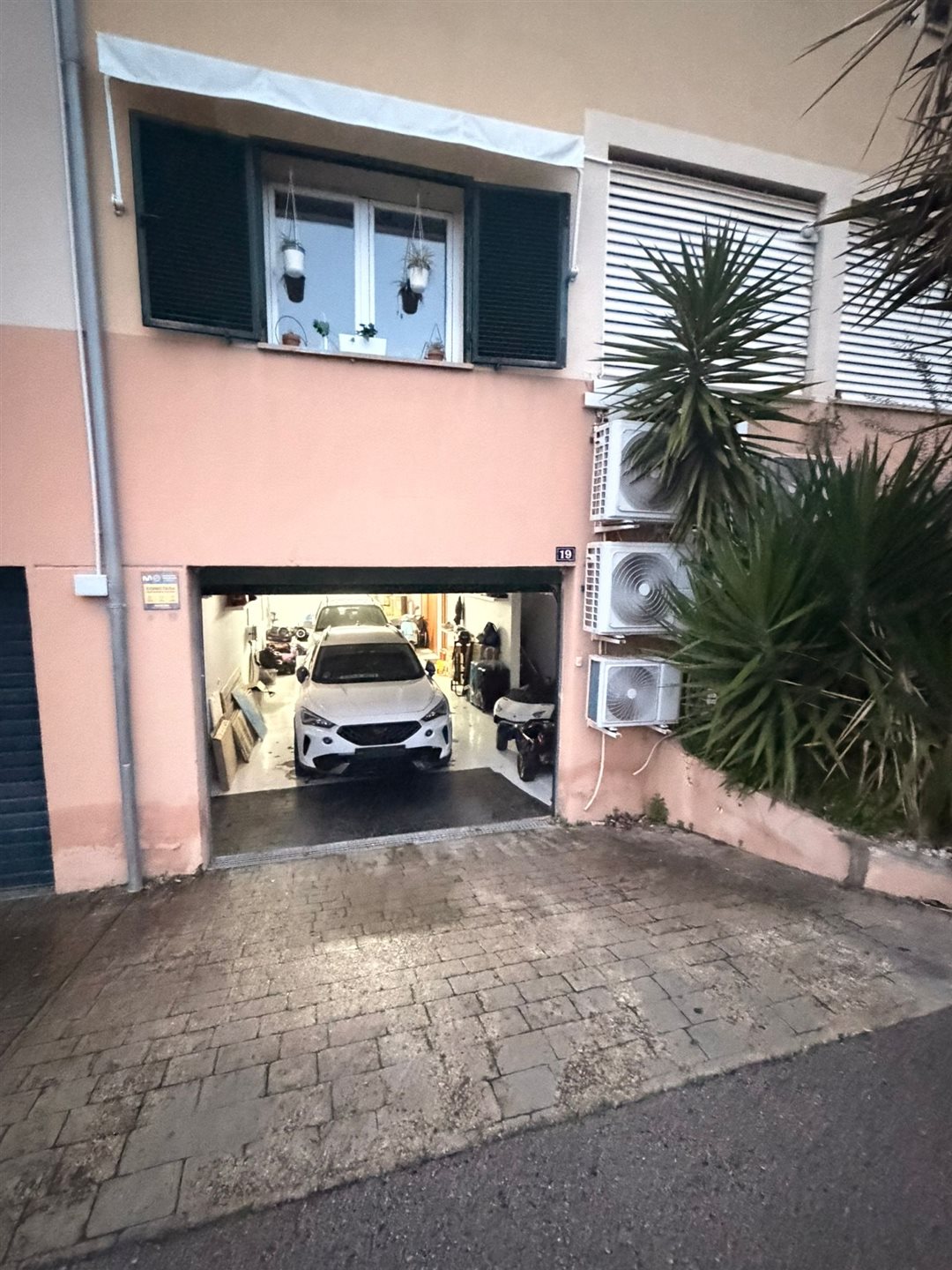 Maison mitoyenne entièrement rénovée avec jardin et grand garage à Palma