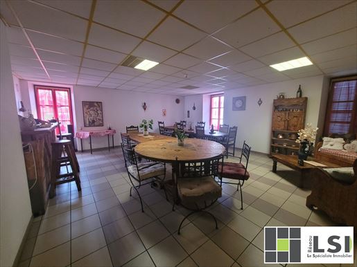 Immeuble 4 pièces 555 m² · à Le Monastier-sur-Gazeille · 555 m² · 396 000 €