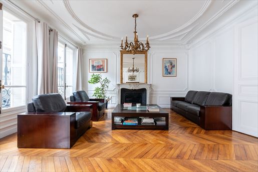 4 pièces 135 m² · à Paris 10ème · 135 m² · 1 595 000 €