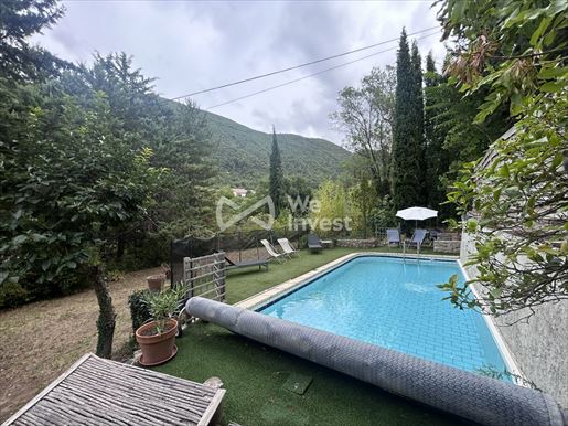 8 pièces 240 m² · à Nyons · 240 m² · 555 000 €