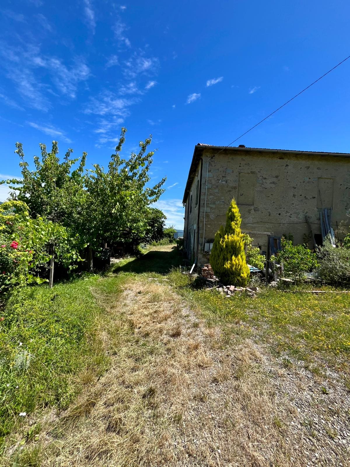 Casarão rural a reformar com 4,4 hectares de terreno