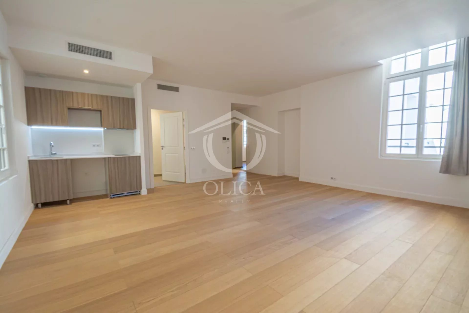 Apartment in Antibes - View 2