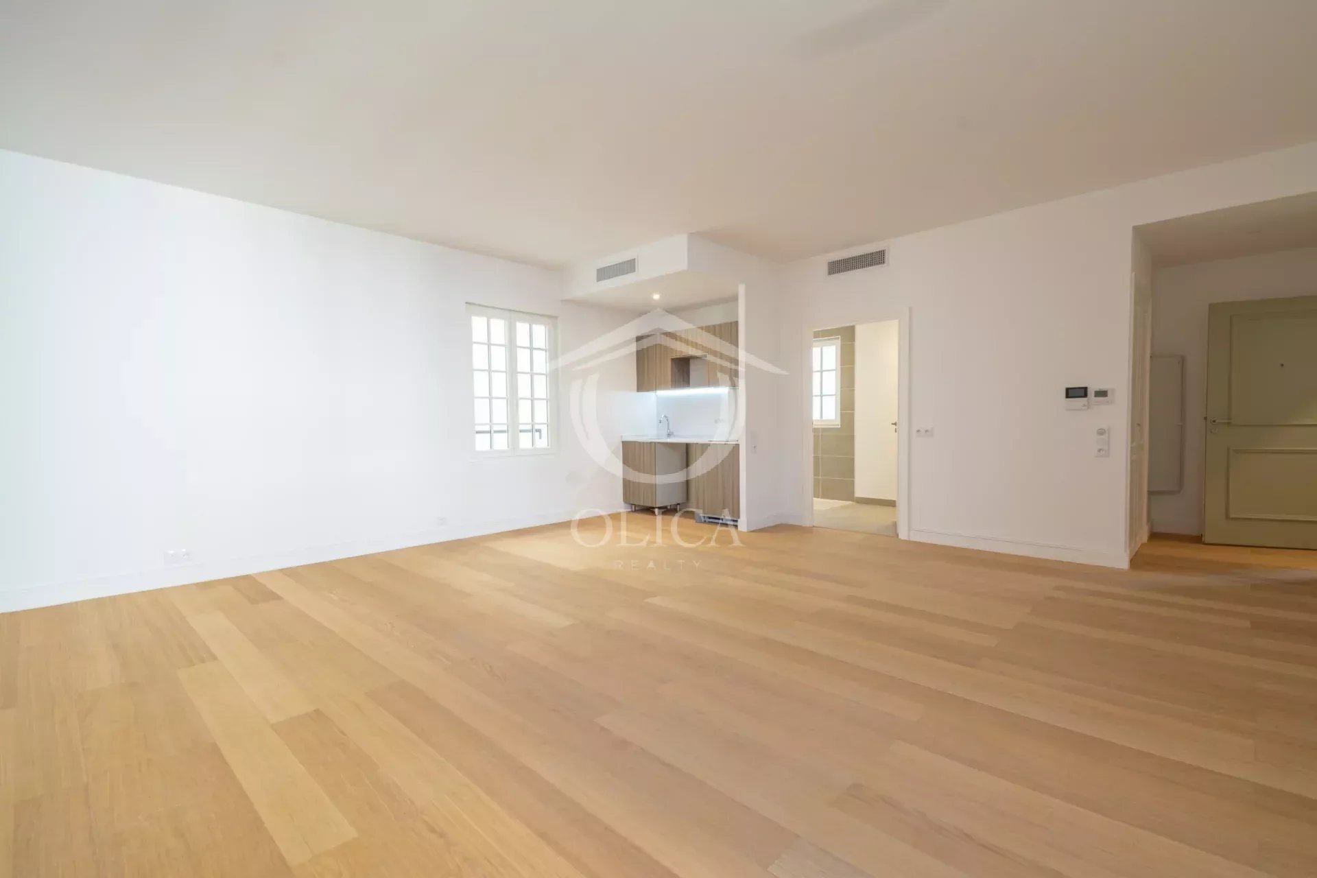 Apartment in Antibes - View 3