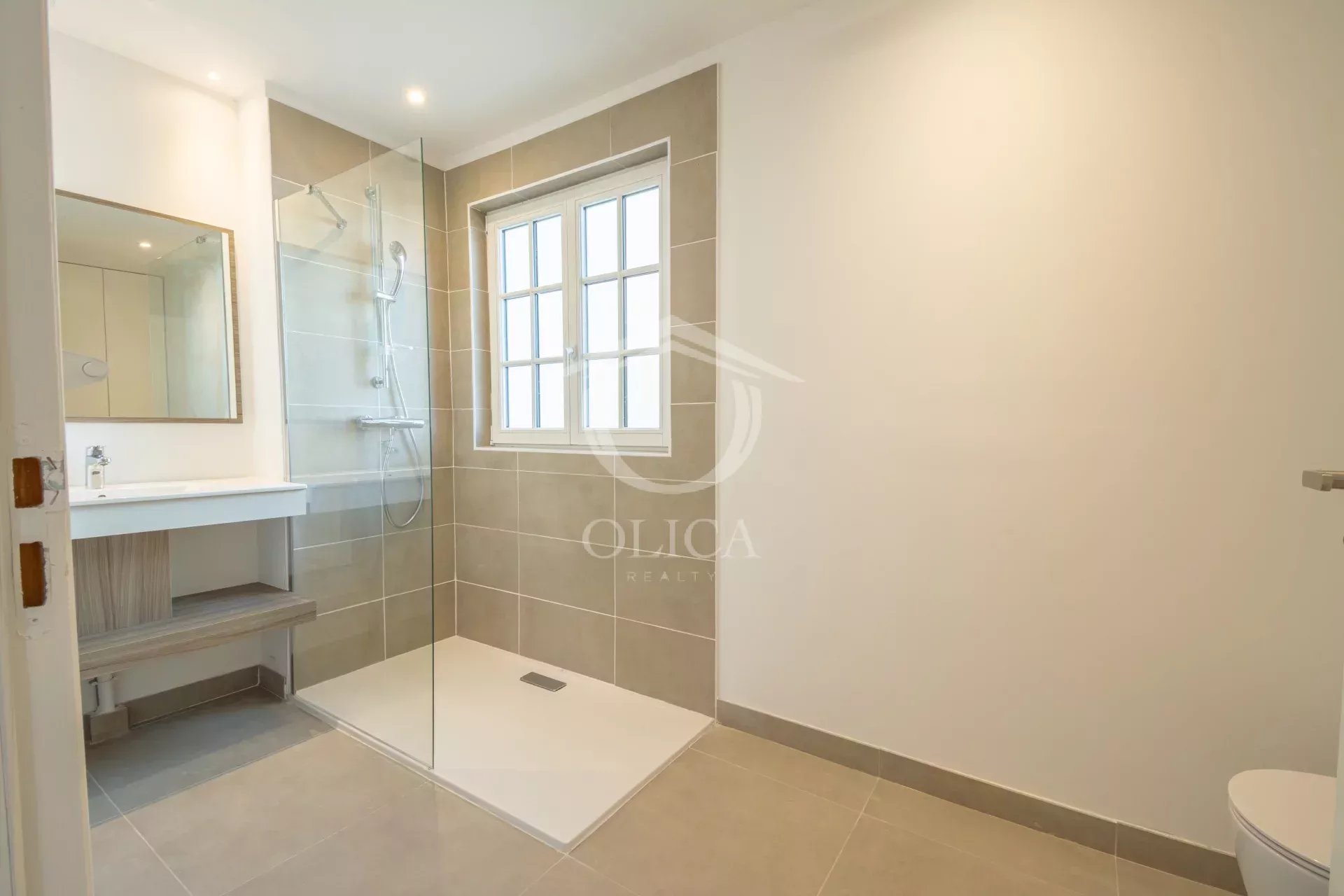 Apartment in Antibes - View 4