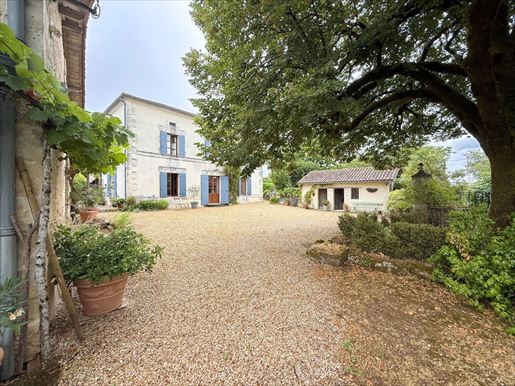 6 pièces 160 m² · à Brantôme · 160 m² · 418 000 €