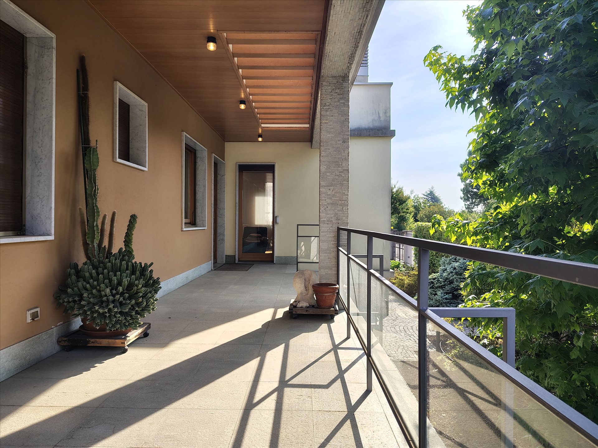 Villa indépendante à deux étages avec double garage, débarras et jardin - Meda (Mb)