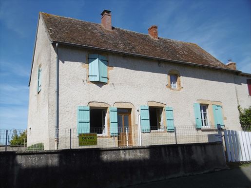 Maison 4 pièces 91 m² · à Montceaux-l'Etoile · 91 m² · 52 000 €