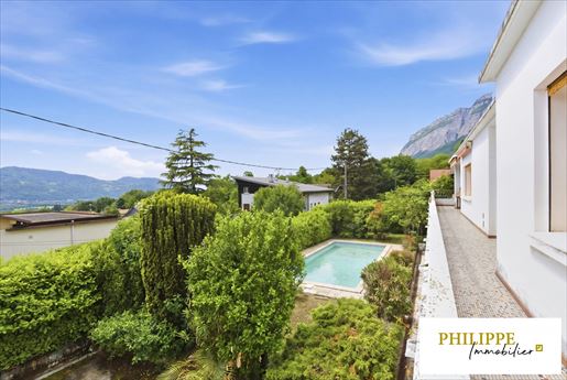 Maison 6 pièces 236 m² · à Saint-Ismier · 236 m² · 590 000 €