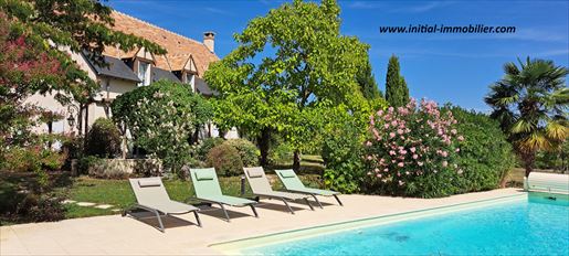 10 pièces 211 m² · à Fondettes · 211 m² · 885 800 €