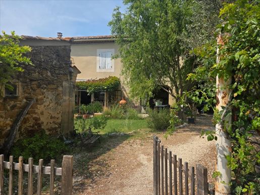 Maison 11 pièces 277 m² · à Grillon · 277 m² · 660 000 €