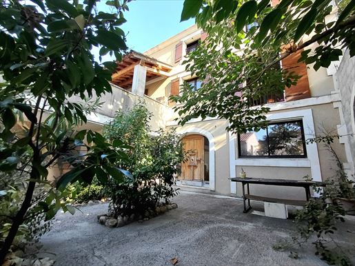 7 pièces 207 m² · à Eyragues · 207 m² · 525 000 €