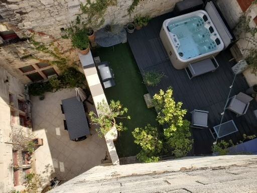 Maison 8 pièces 175 m² · à Vallabrègues · 175 m² · 450 000 €